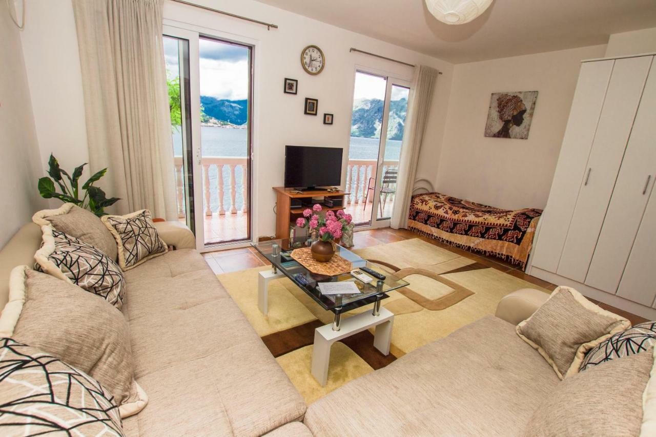 Apartments Beachfront Kotor Exterior photo